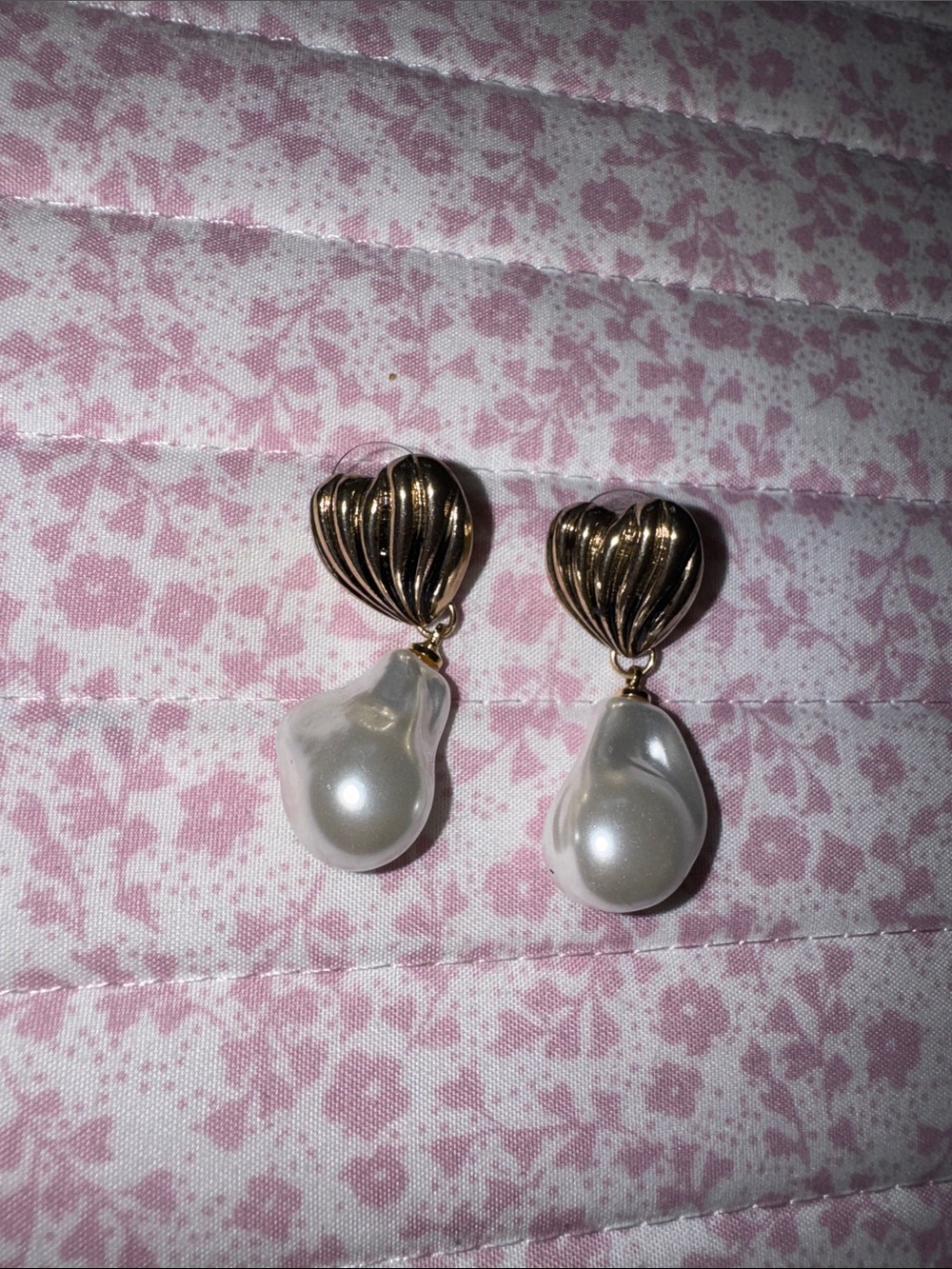 Source Unknown Gold Heart Pearl Drop Earrings